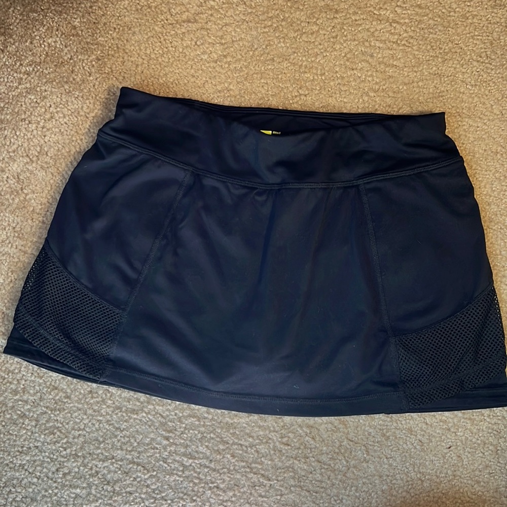 Black athletic skirt by Xersion with undershorts and hidden pockets, size M NWOT